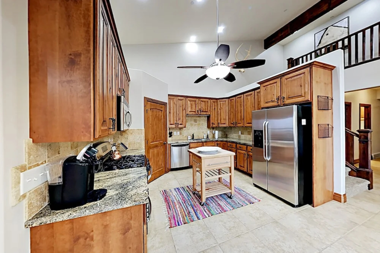 Big Townhome W/ Hot Tub, Views, 3 Living Rooms 5 Bedroom Townhouse