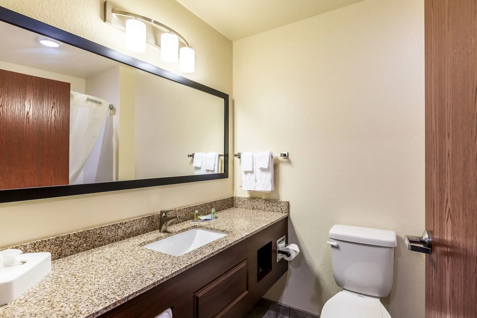 Cobblestone Hotel and Suites Janesville