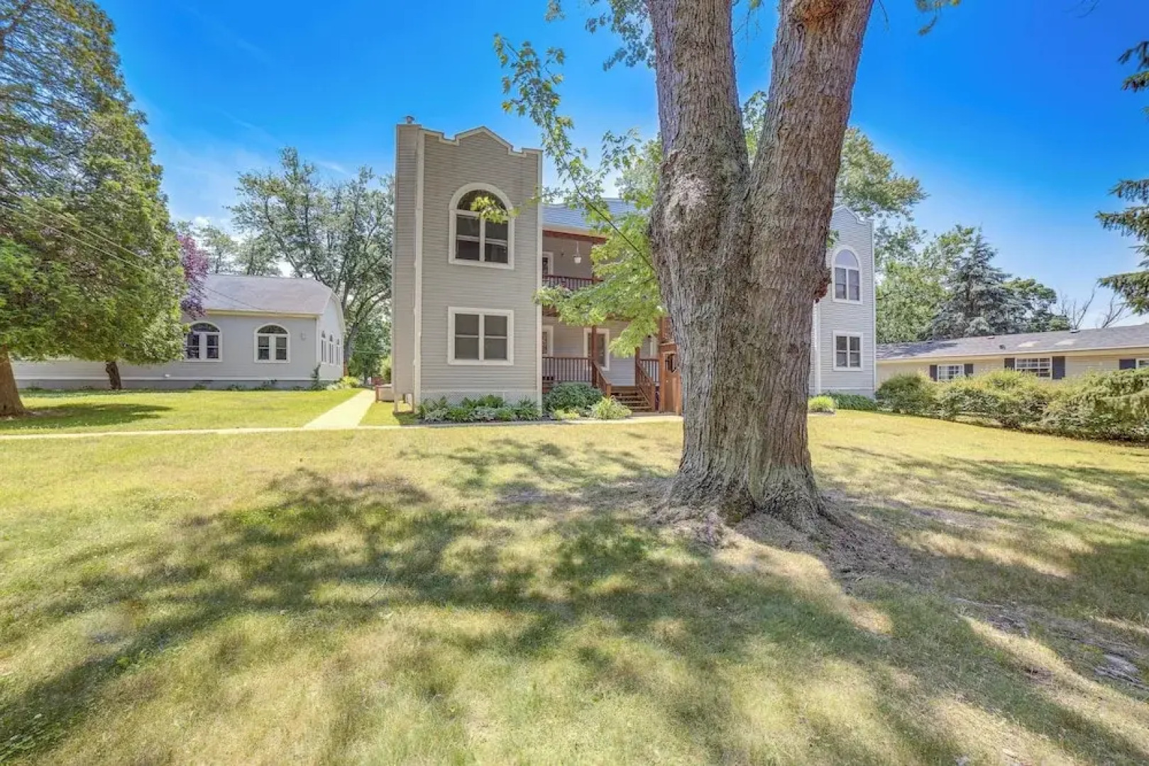 Walk to Lake Michigan - South Haven Condo!