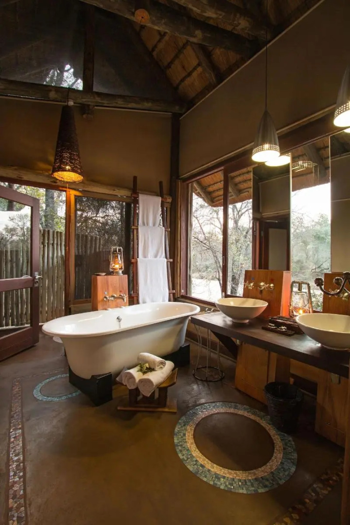 Rhino Post Safari Lodge