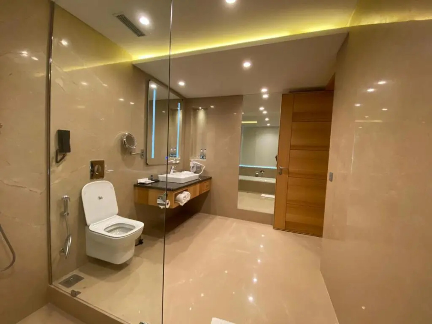 NIRVANA Luxury Hotel l Ludhiana