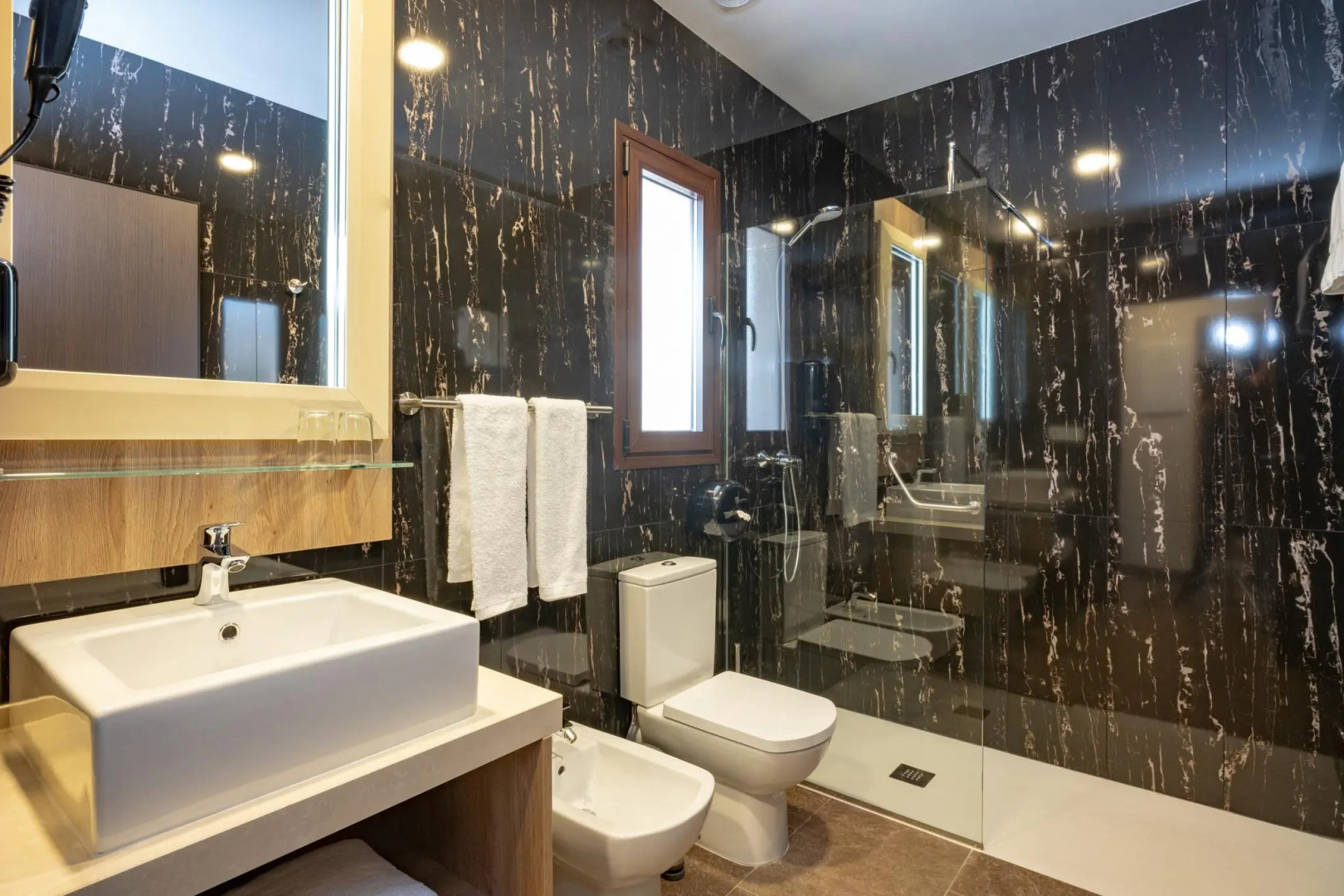 Hotel Admiral Casino & Lodge