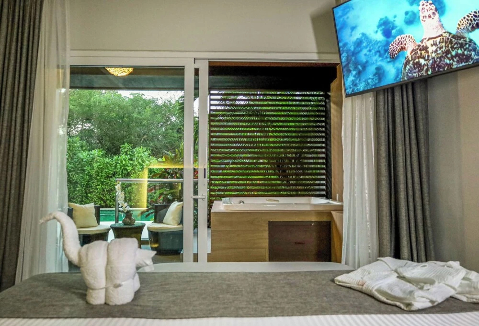 Luxurious Apartments With BBQ Pool Garden Jungle View