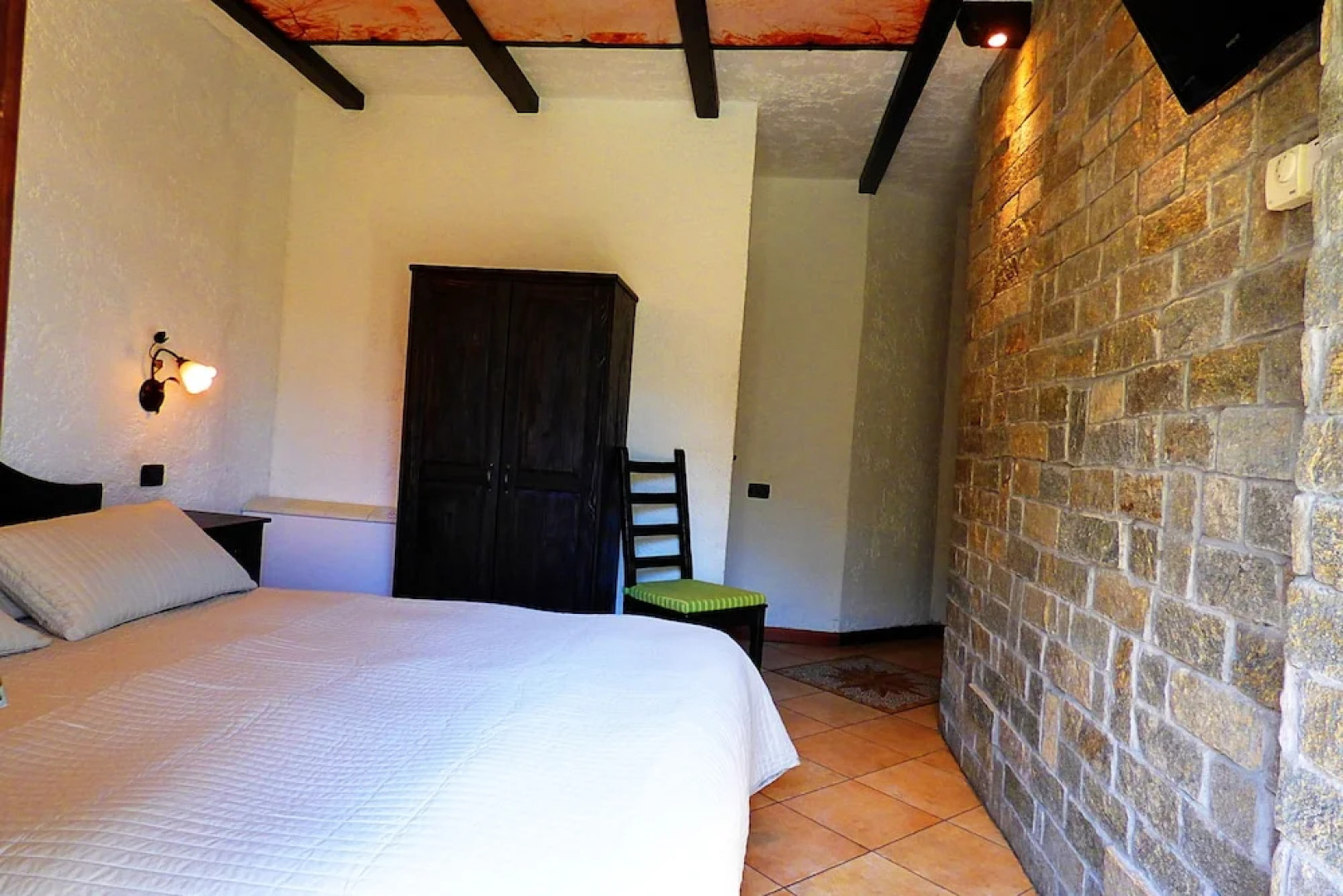 Chalet sul lago Hotel In Montagna