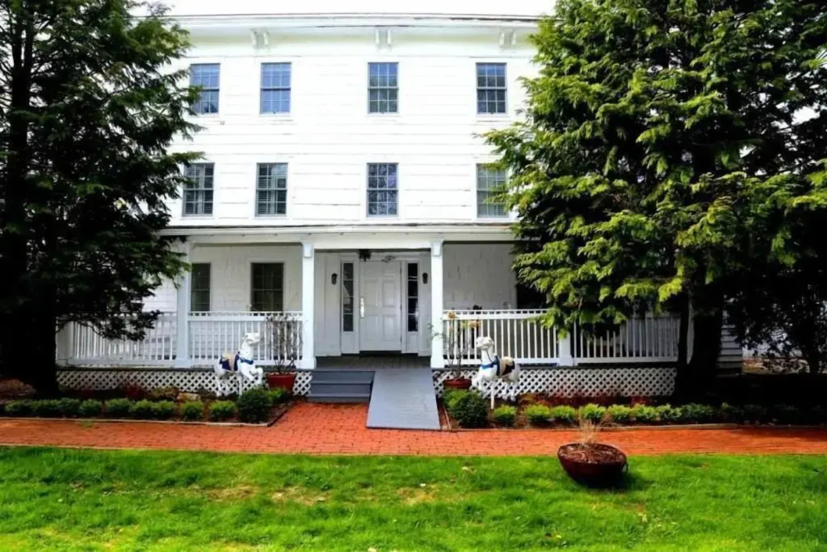 Harpoon House