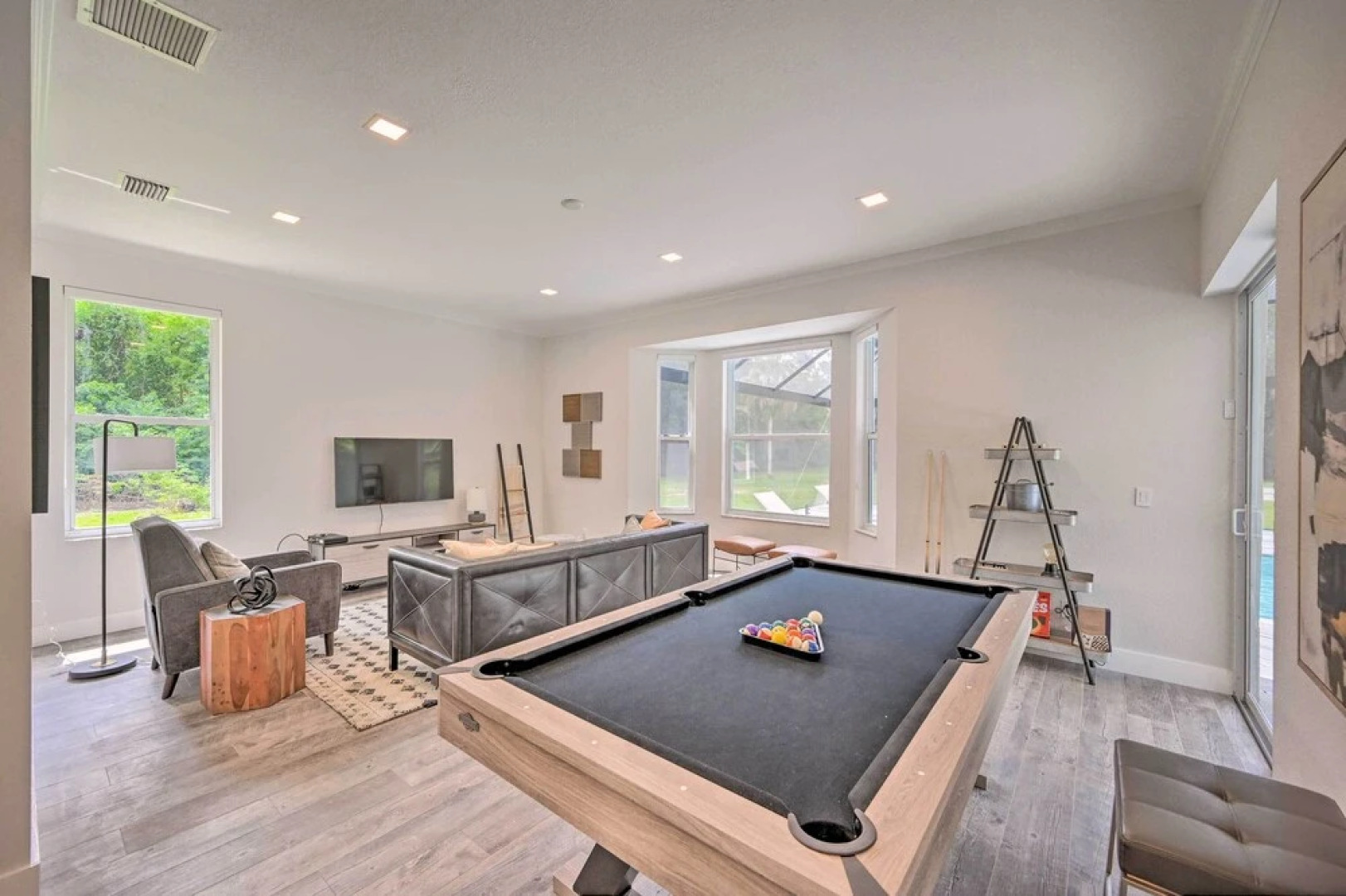 Sand Volleyball Court, Pool & Spa: Naples Gem!