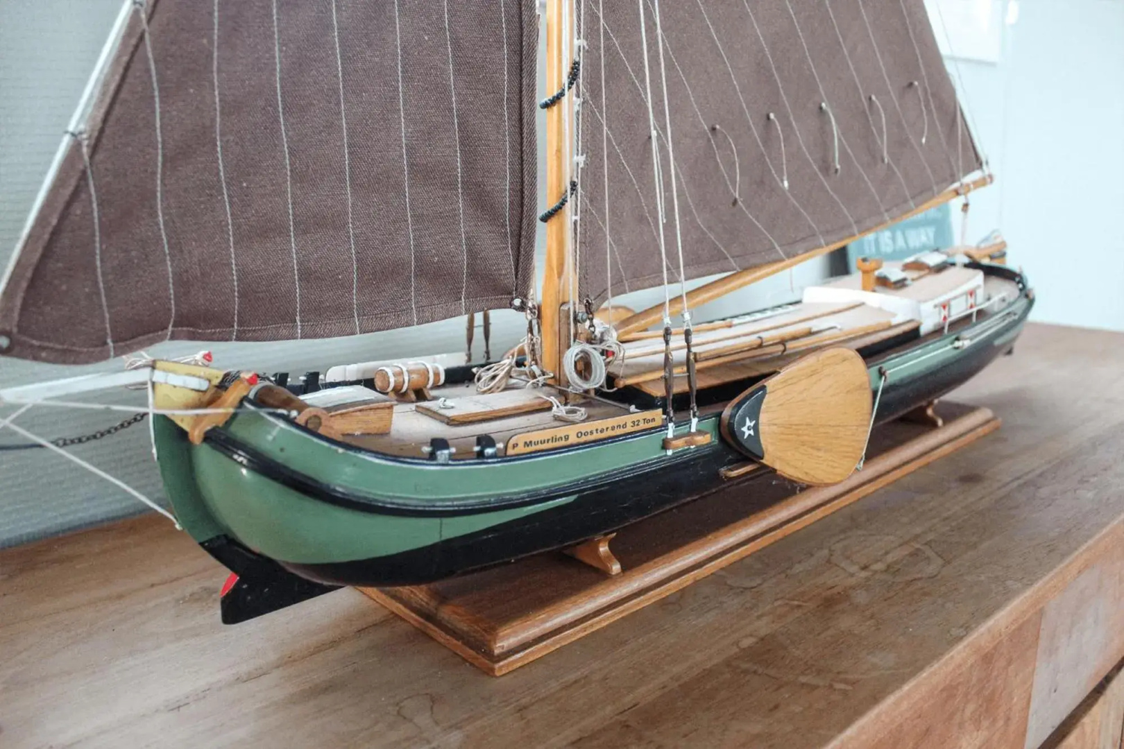 Luxe woonboot unieke locatie Friesland Âlde Feanen