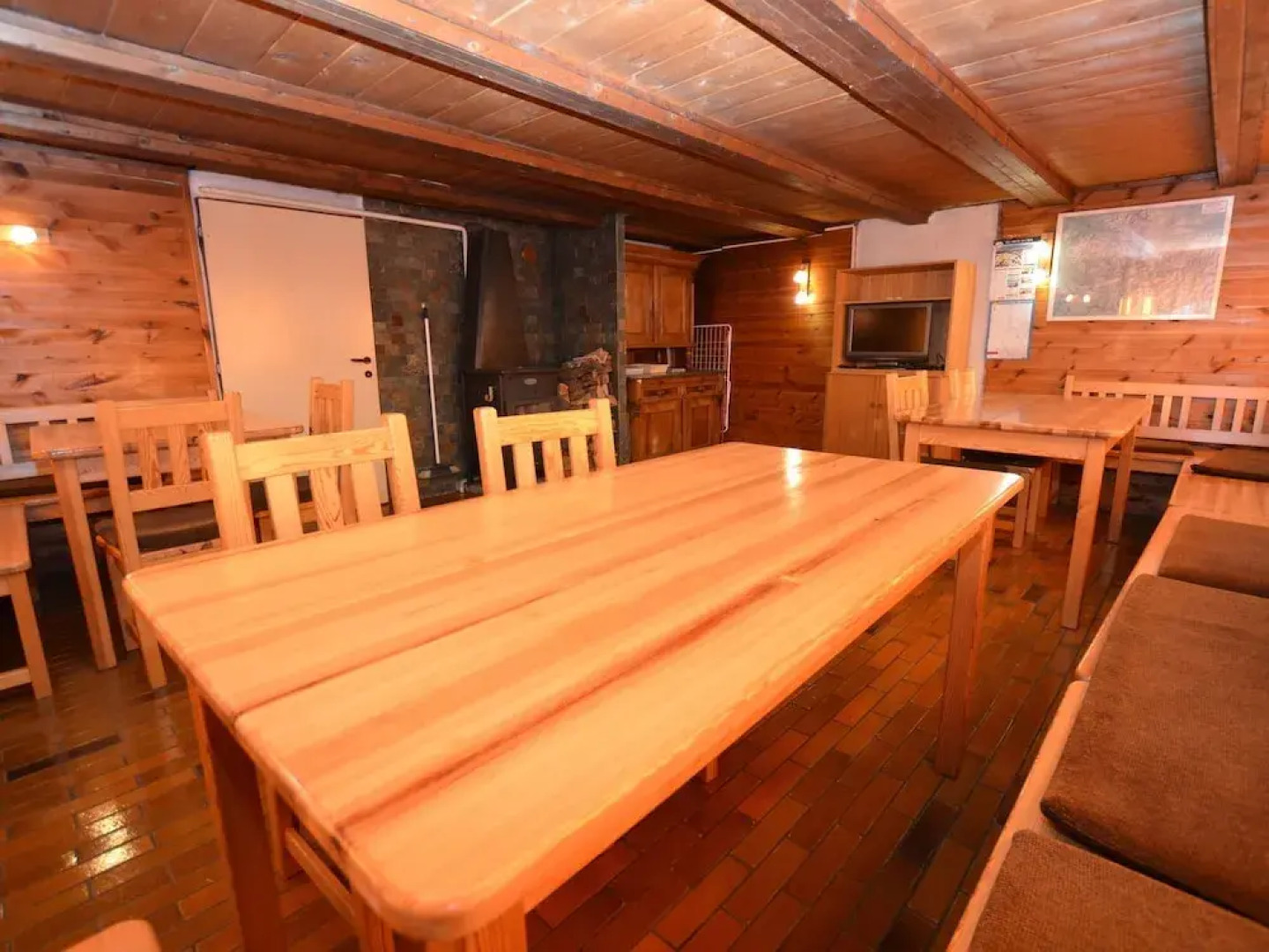 Authentic Log Cabin With Fireplace Only 300M To The Ski Slope Unobstructed View