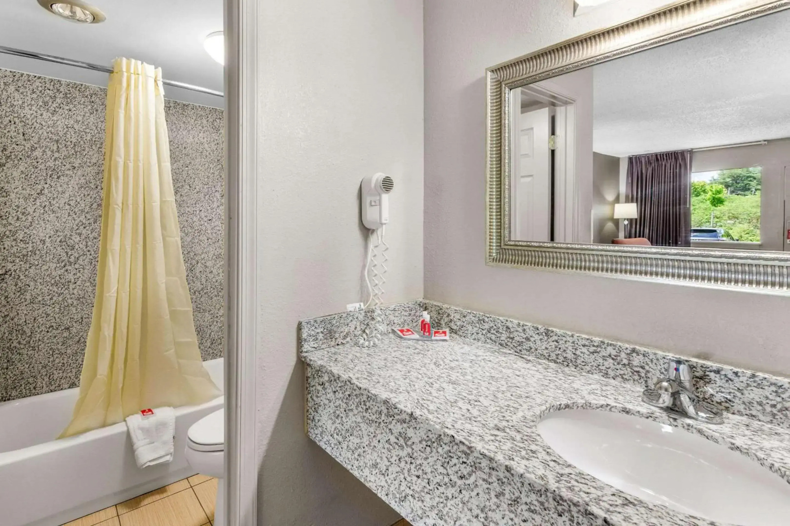 Brentwood Inn & Suites