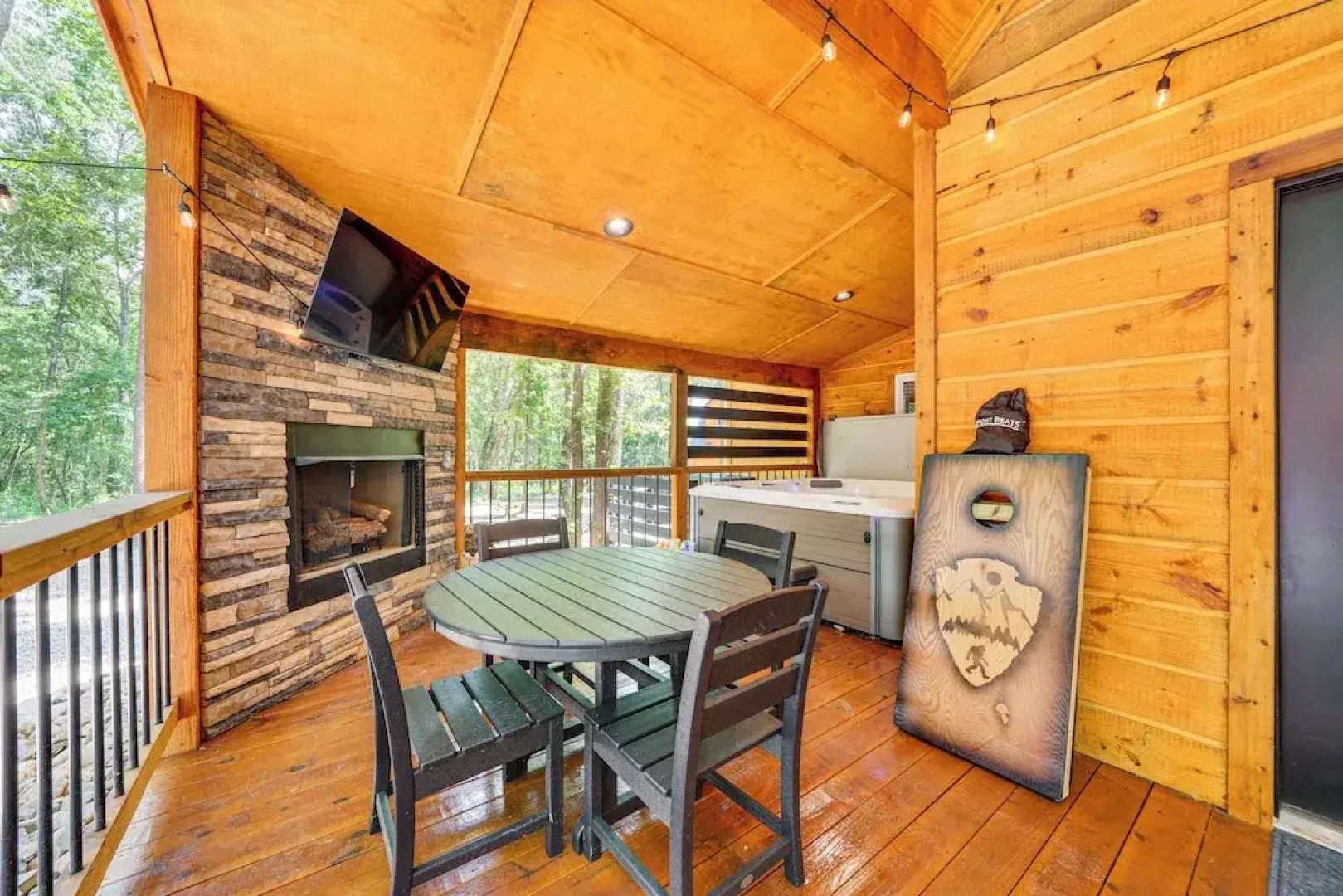 Broken Bow Cabin Near Choctaw Casino: Hot Tub!