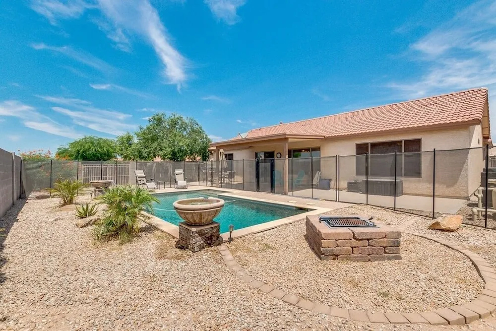 Stratford Place - 4 Br home by RedAwning