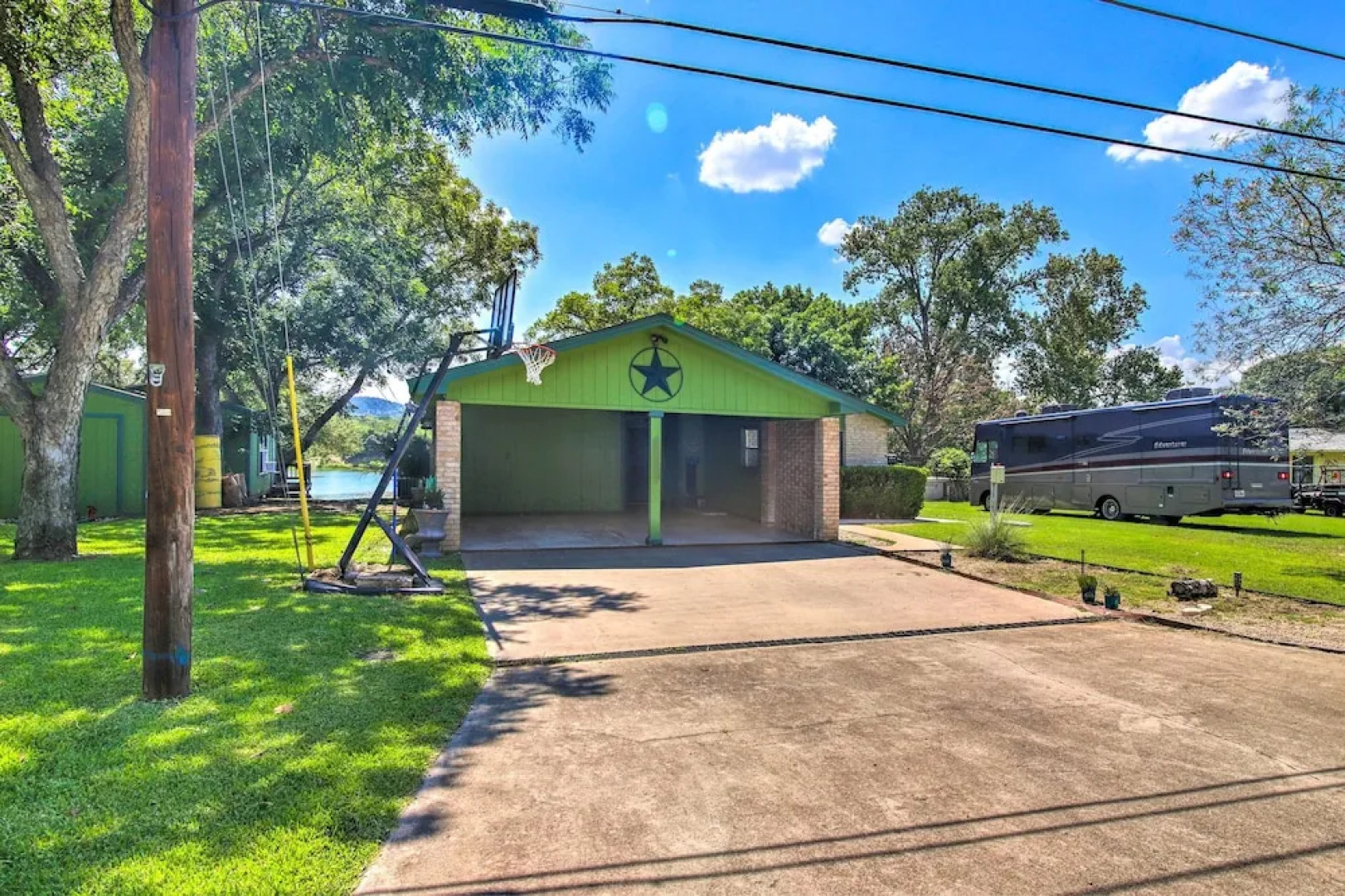 Vibrant Kingsland Retreat w/ Waterfront Views