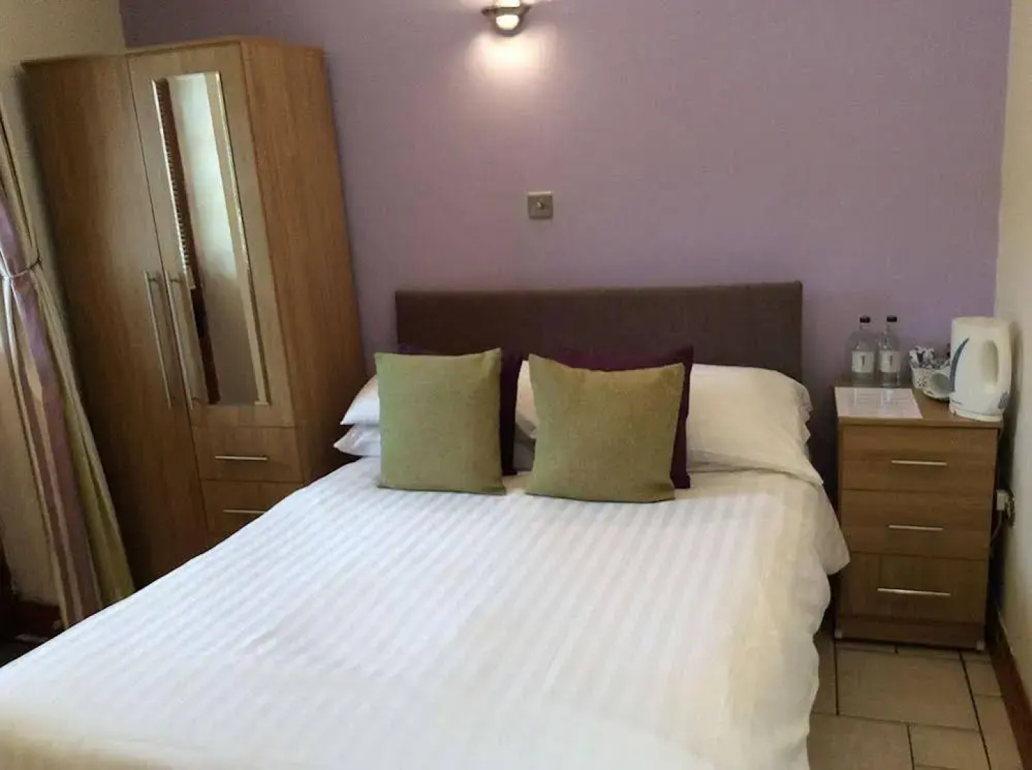 Priory Tearooms Burford With Rooms