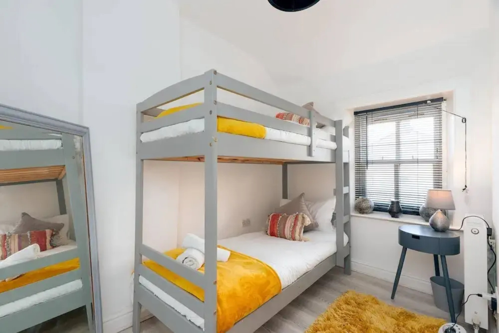 Cosy Cottage - Sleeps 6, Parking & Pet Friendly!