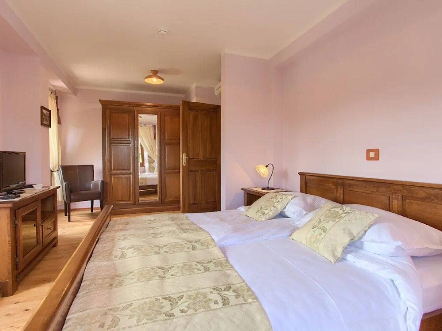 Attractive Villa in Kras with Swimming Pool