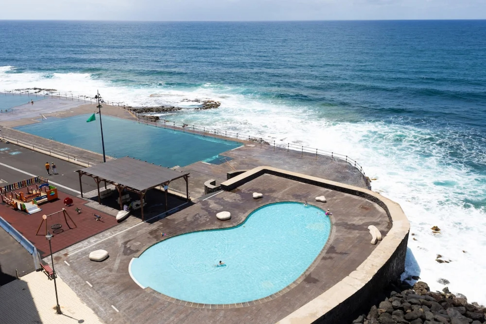 Frontline Bajamar with pool & gym