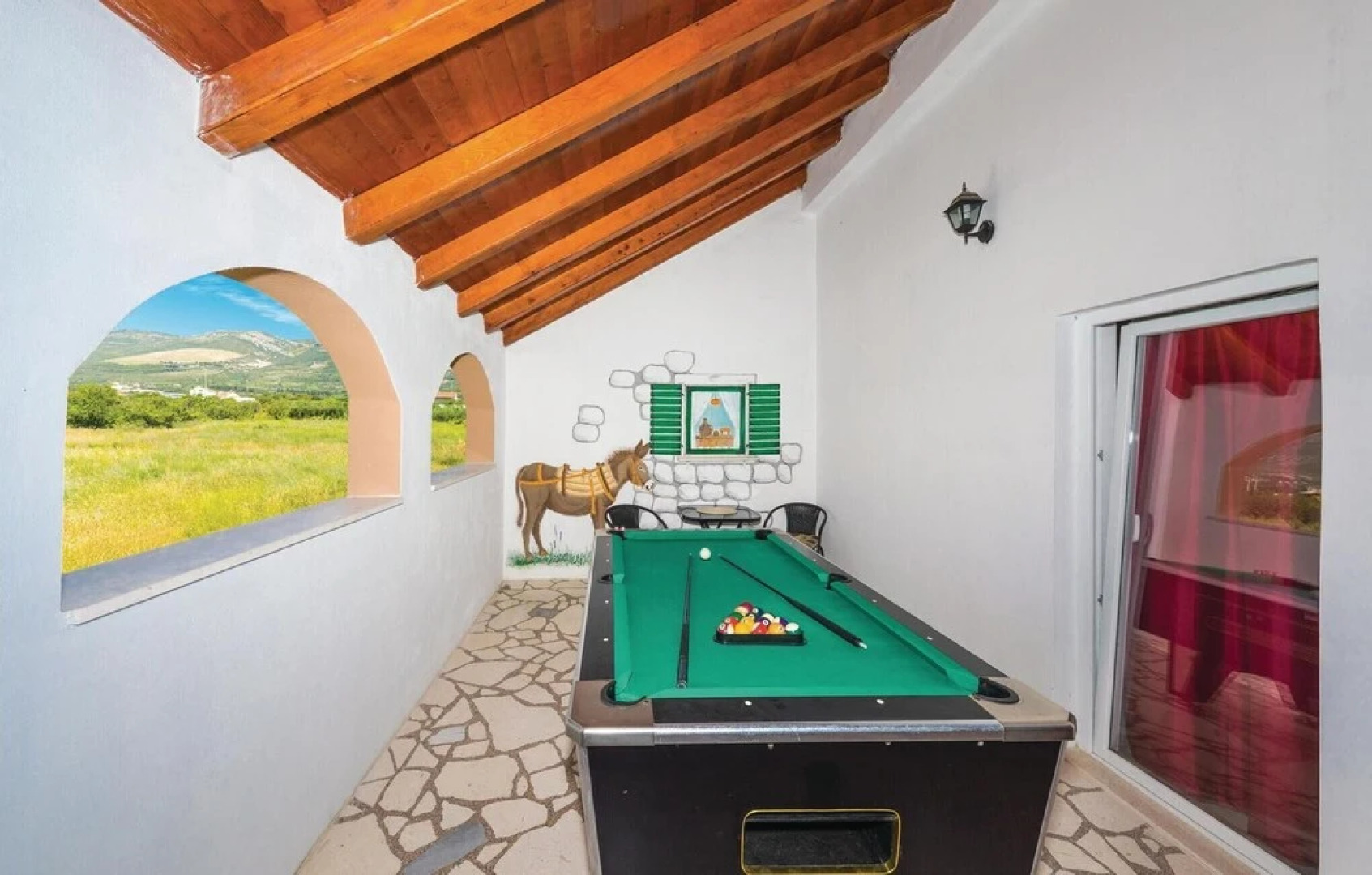 Stunning Home in Kastel Stari With Wifi, 6 Bedrooms and Jacuzzi