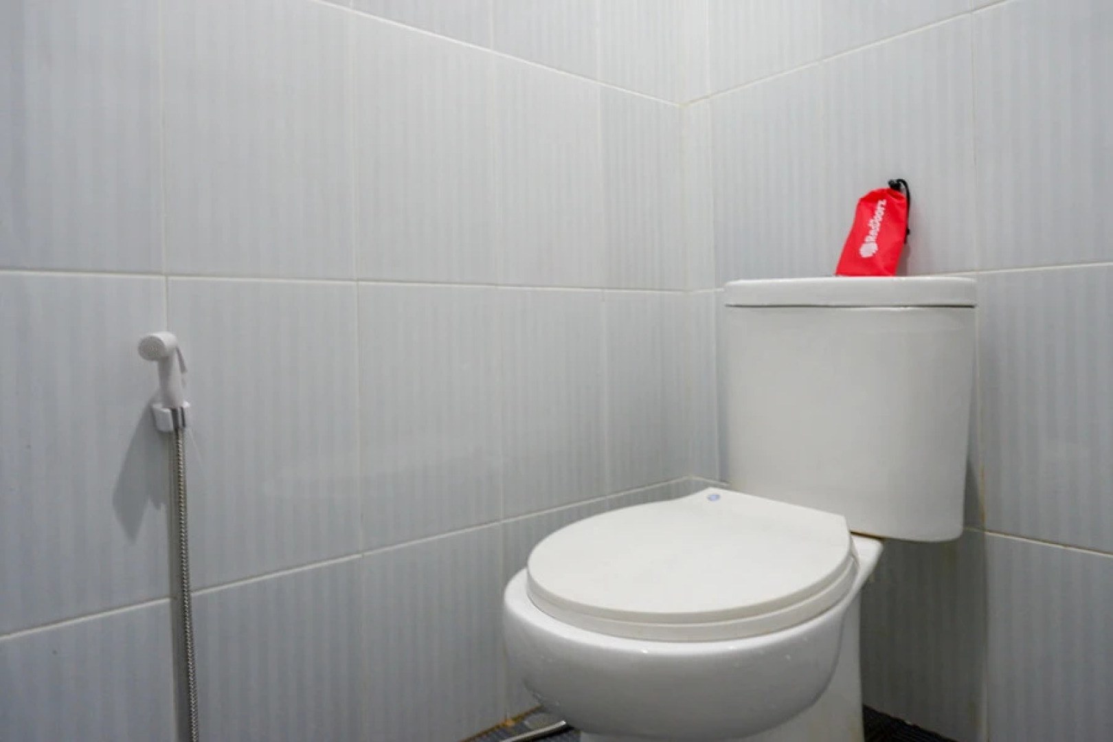 RedDoorz near STIKES Toraja