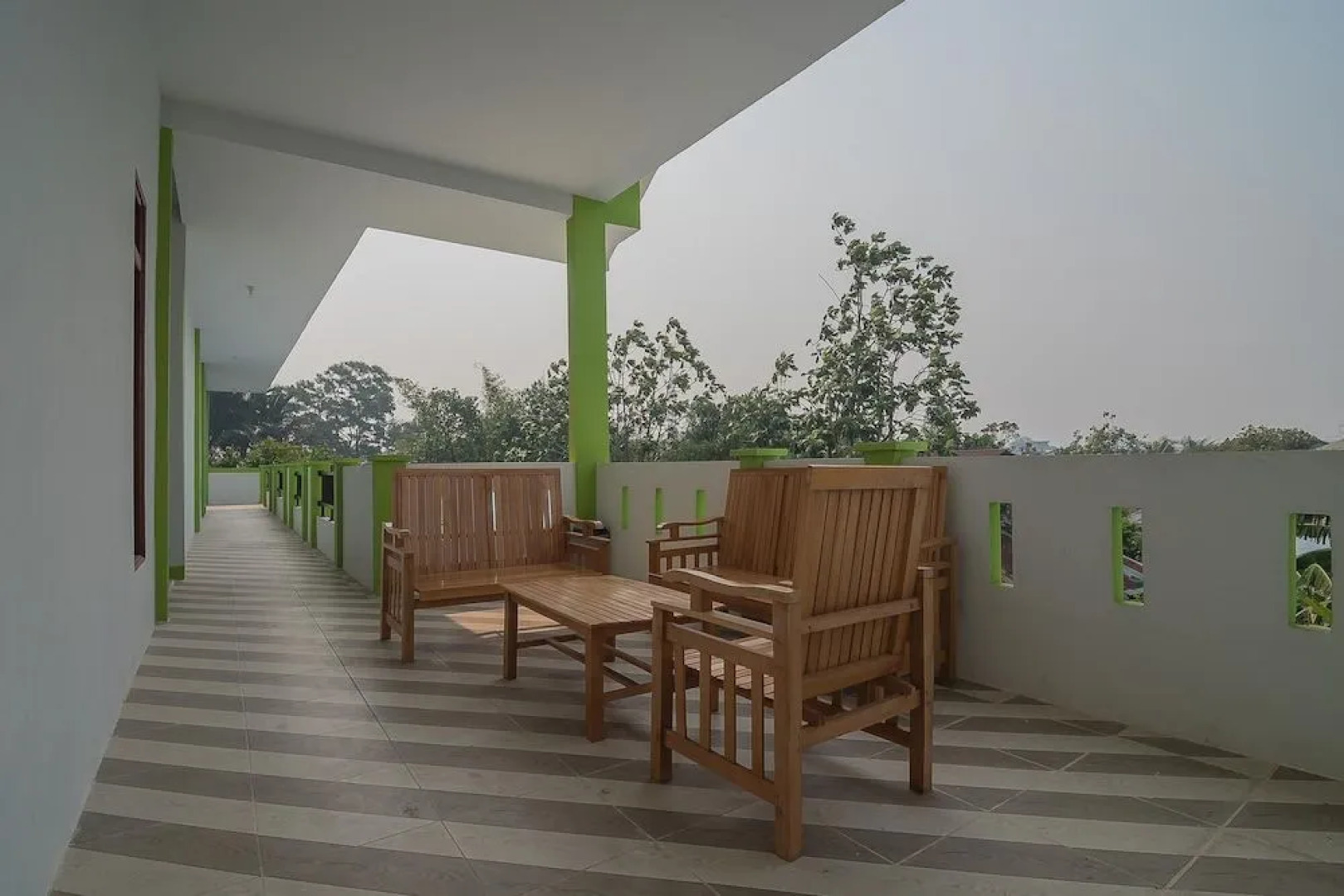 RedDoorz near RS Harapan Bersama