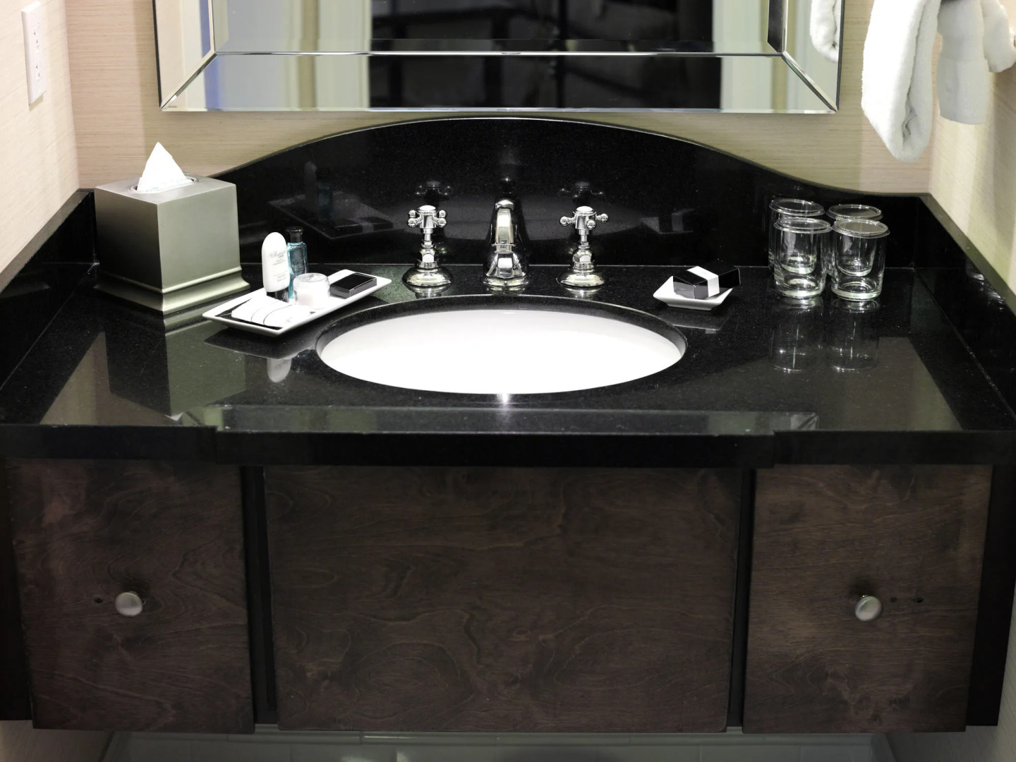 The Raphael Hotel, Autograph Collection