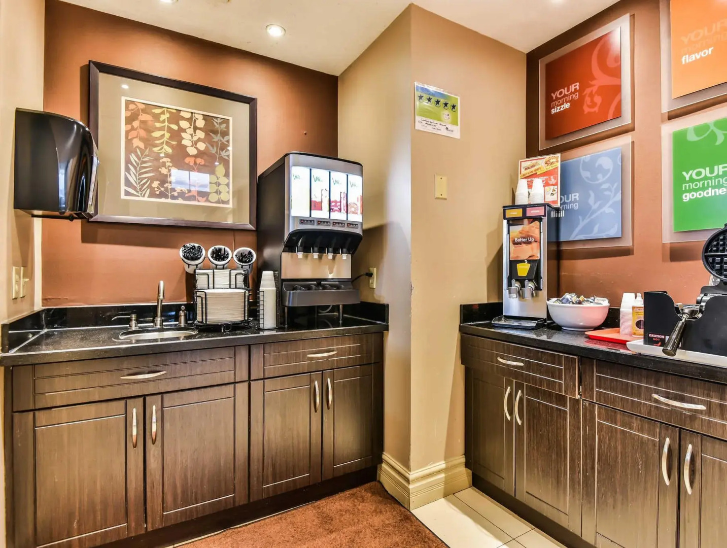 Econo Lodge Inn & Suites