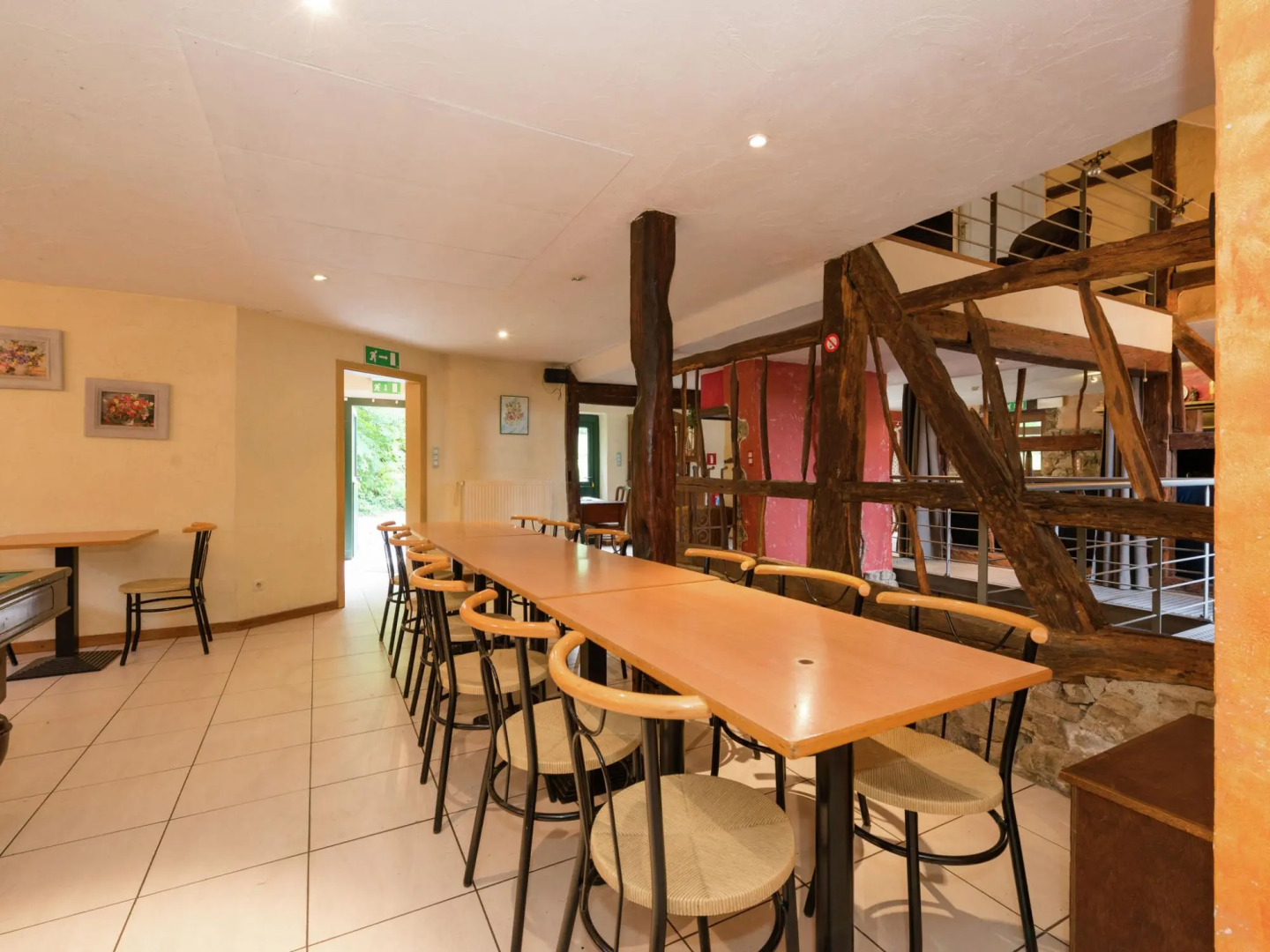 Glorious Holiday Home in Weris with Jacuzzi