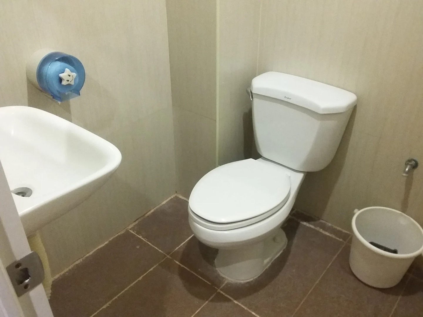 ZEN Rooms Basic White Knights Dumaguete