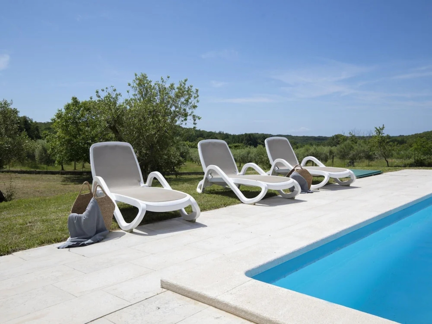 Villa in Sorici With Private Pool