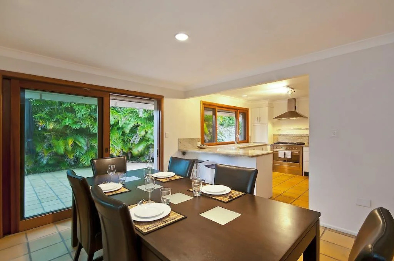 Bal Harbour Broadbeach Waters Holiday Home