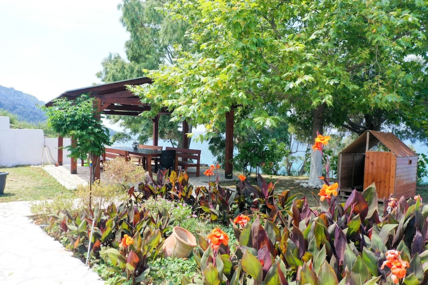 Agios Georgios - 2 Beds - Sleeps 5 - Free Parking