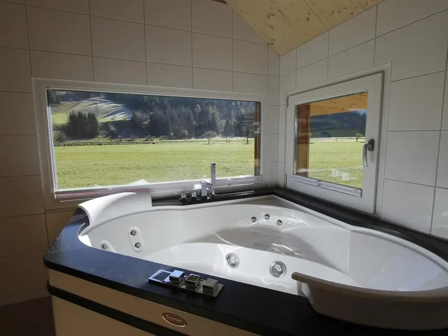 Luxurious Chalet in Murau with Outside Hot Tub