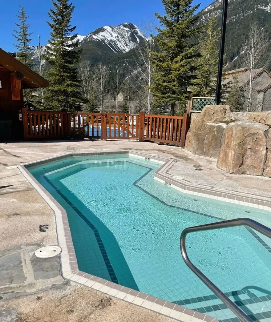 LARGE Studio | Ski In/Out | Pool & Hot Tubs | Central Upper Village Location