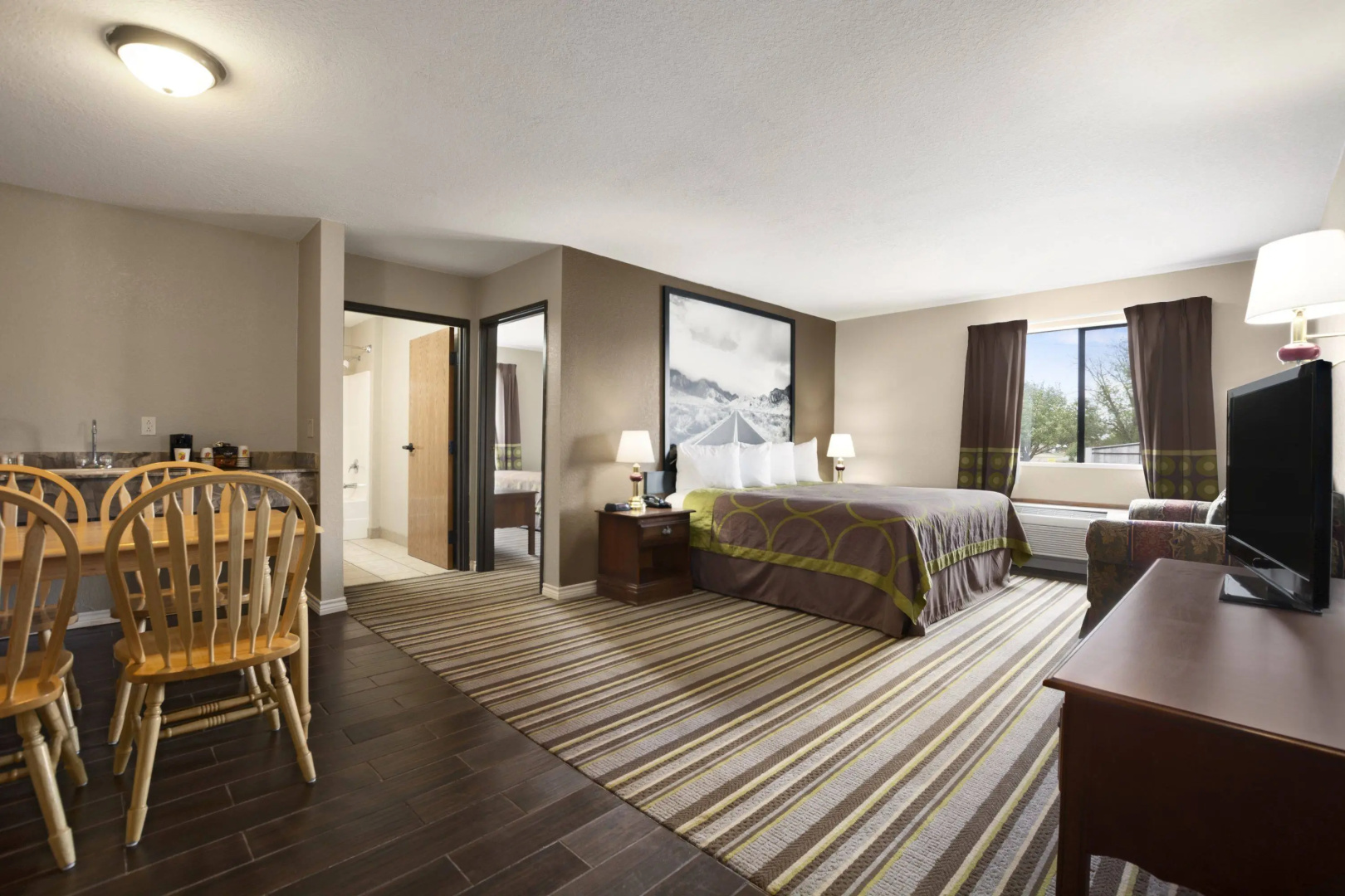 Super 8 By Wyndham Plainview
