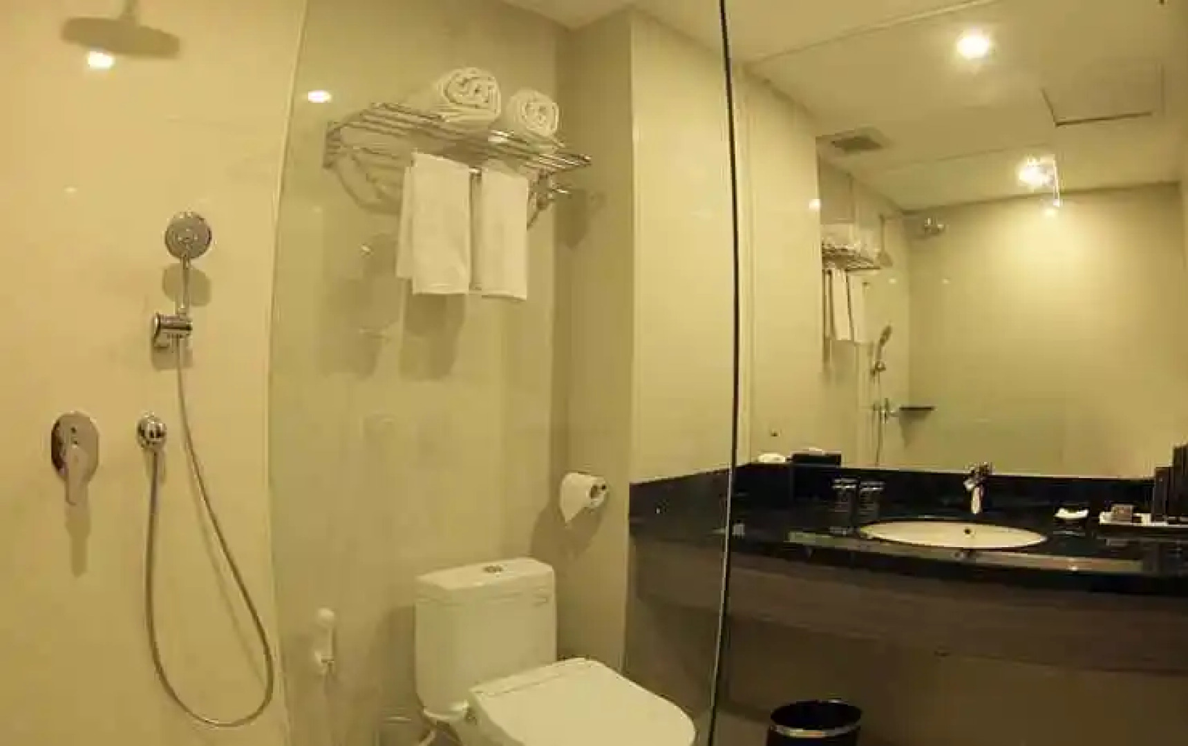 pyramid suites Hotel