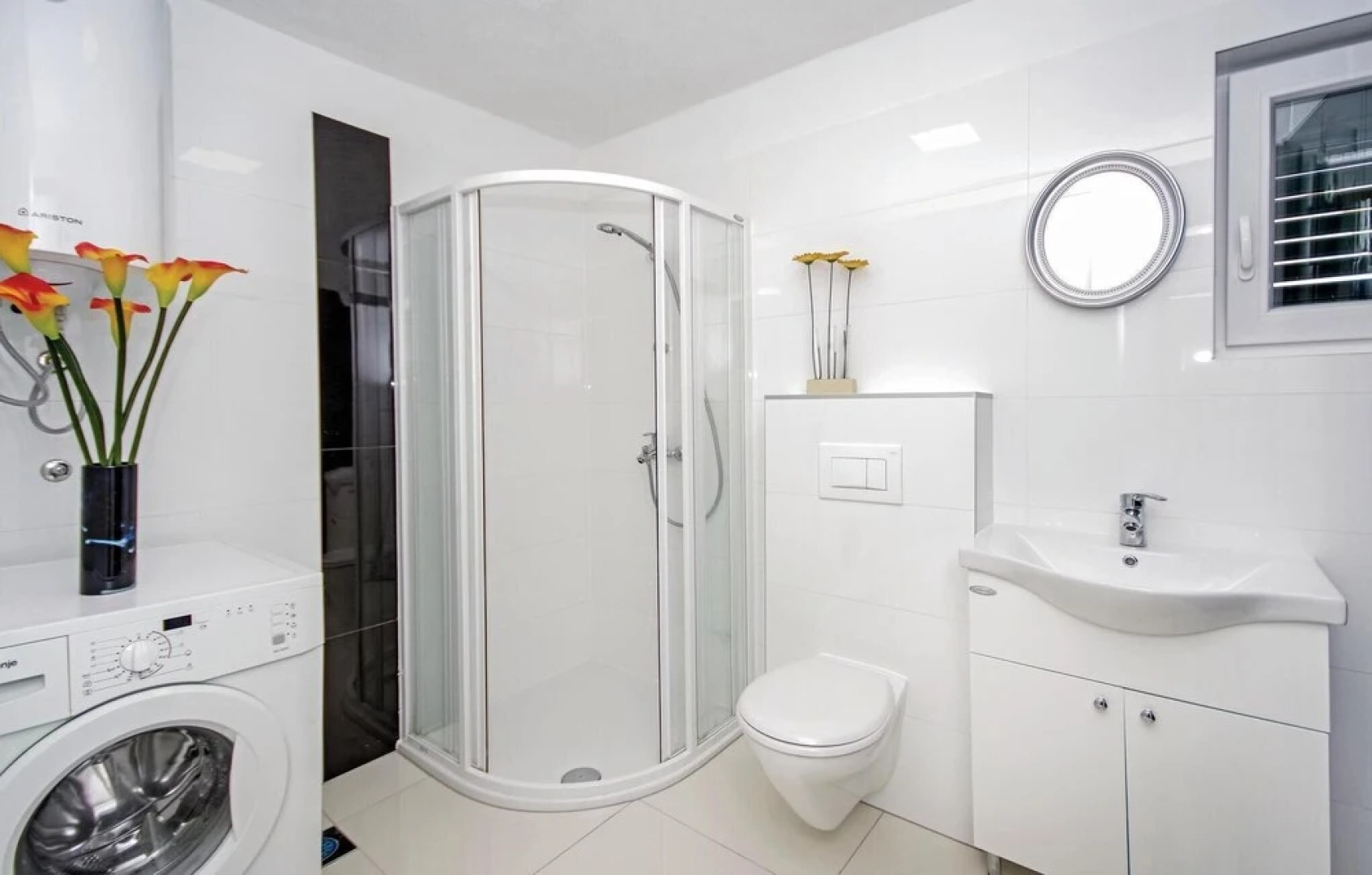 Nice Home in Brela with Hot Tub, WiFi & 4 Bedrooms