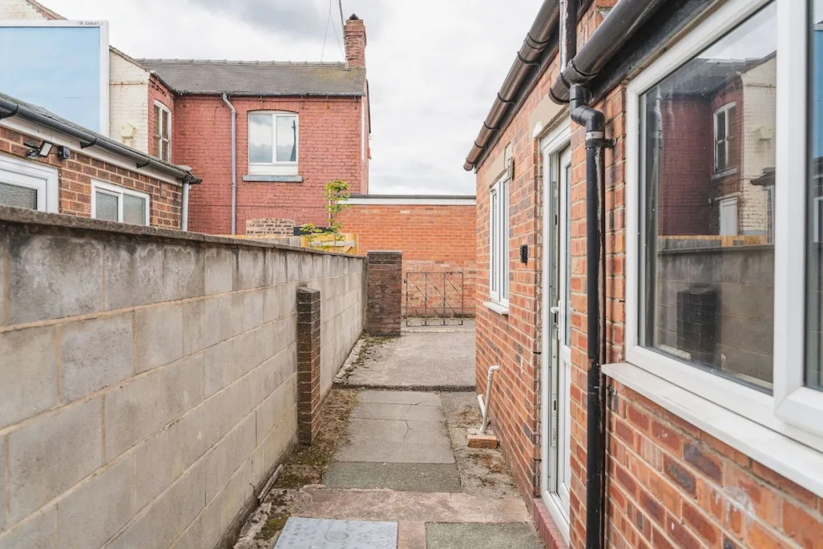 Hanley Park House by Paymán Club