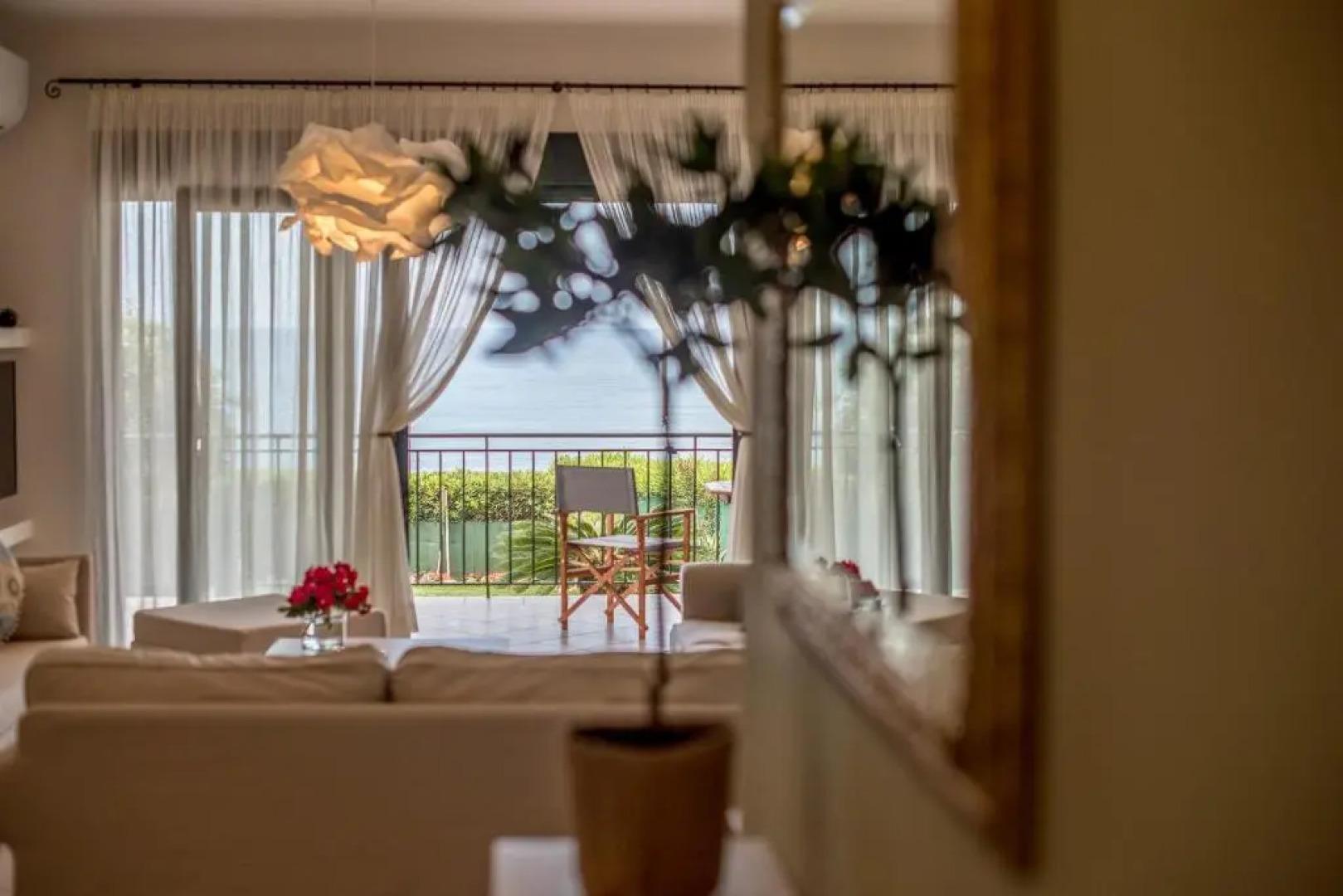 Oikia Eleanthi - Beachfront Garden Home