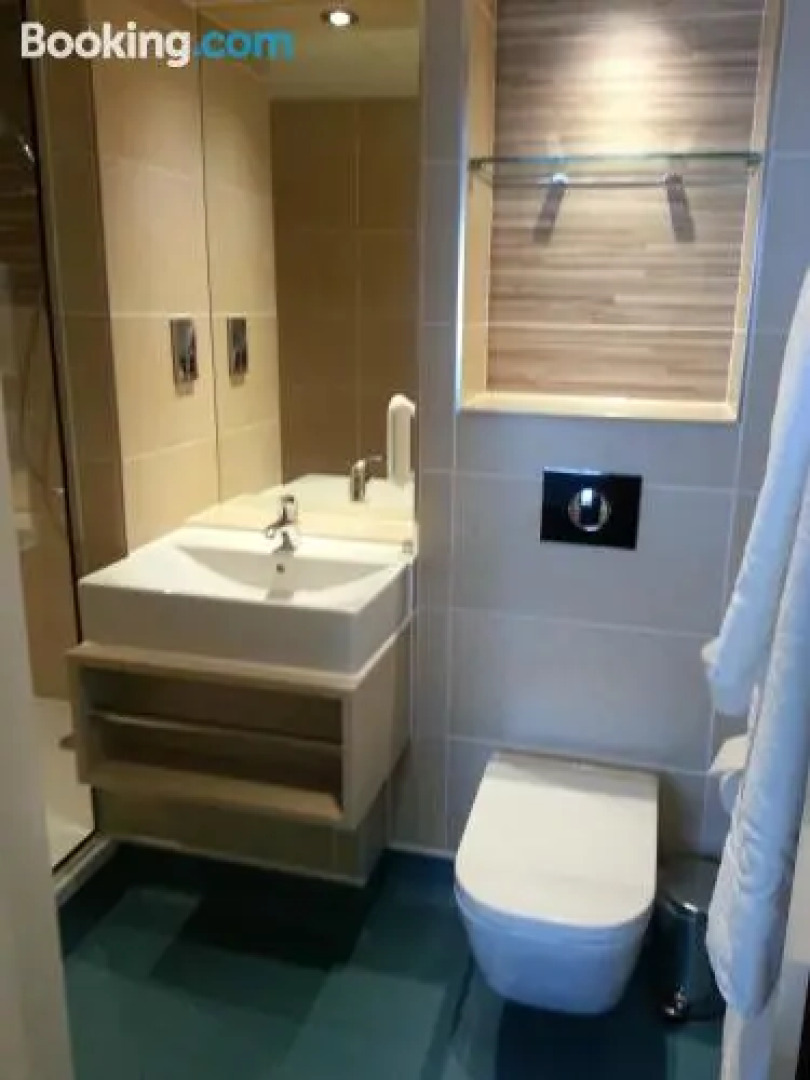 The Queens Head Hotel