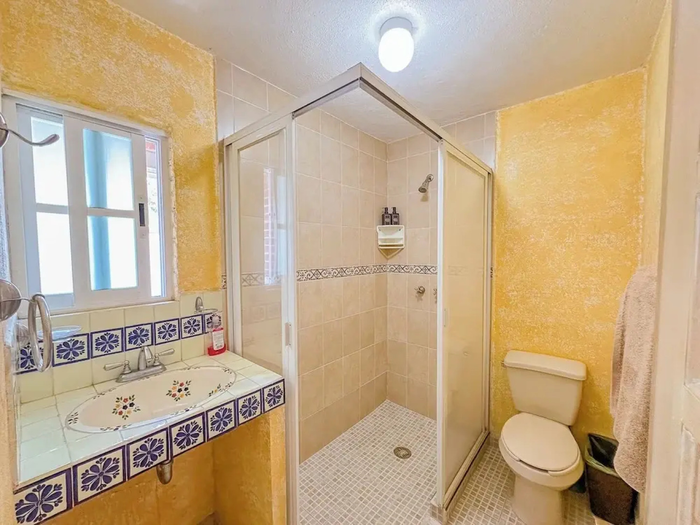 New Family House. Pool & BBQ Area