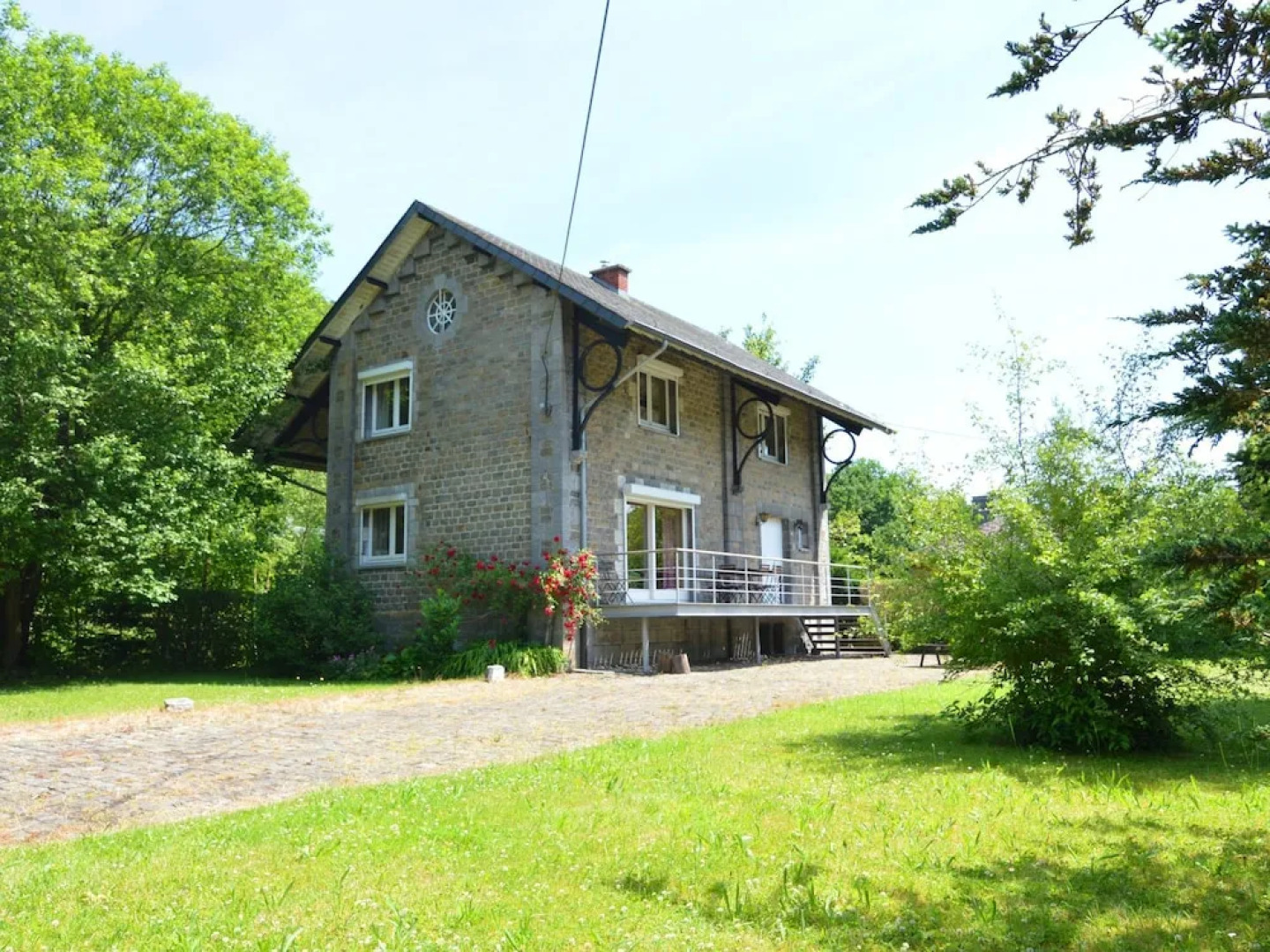 Modern Holiday Home in Yvoir With Garden