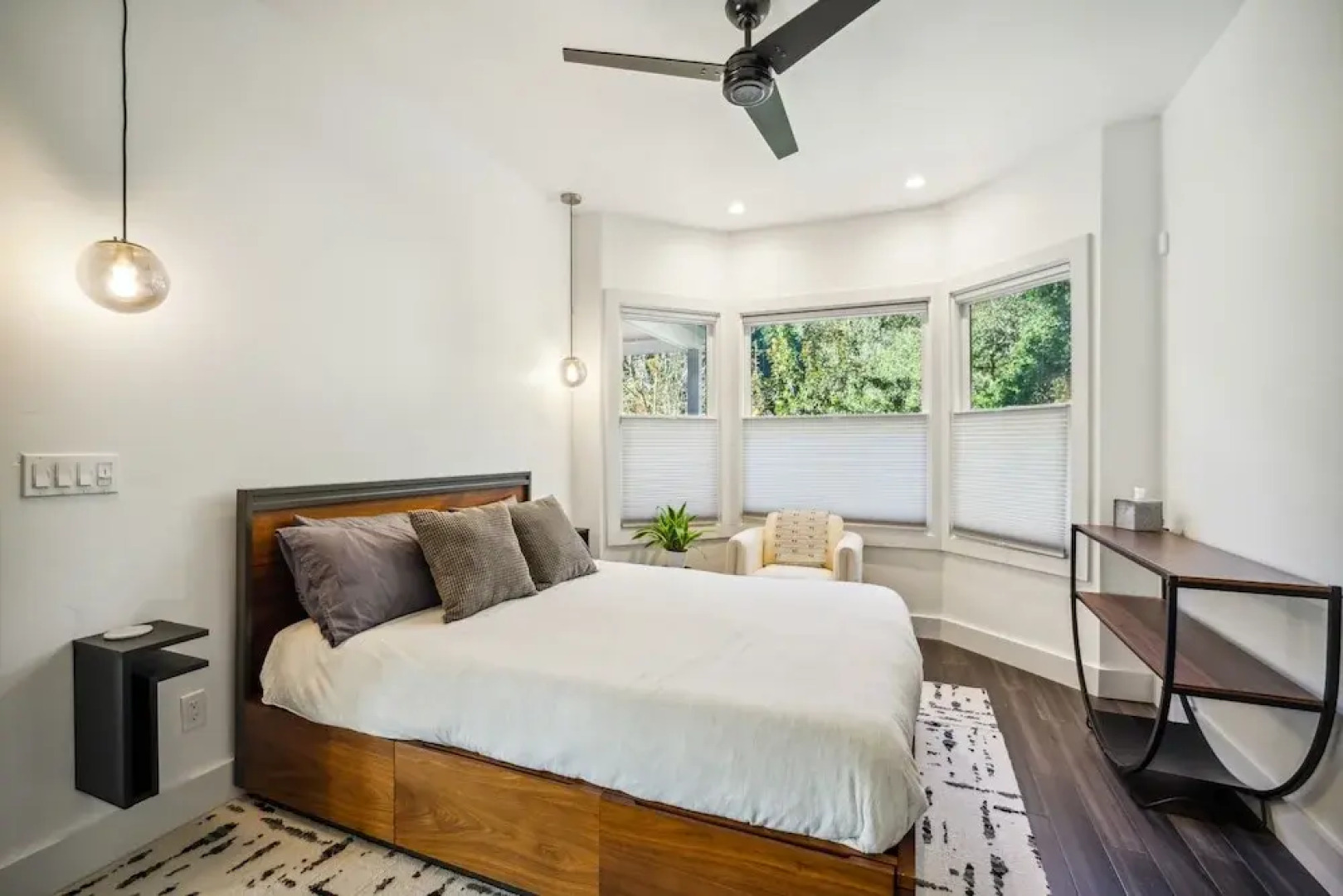 Pet’s FREE! Modern luxury steps from Russian River by Redawning