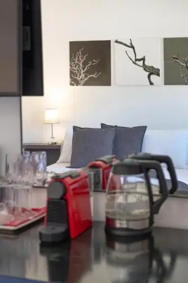 Room 122 @ The Nicol Hotel