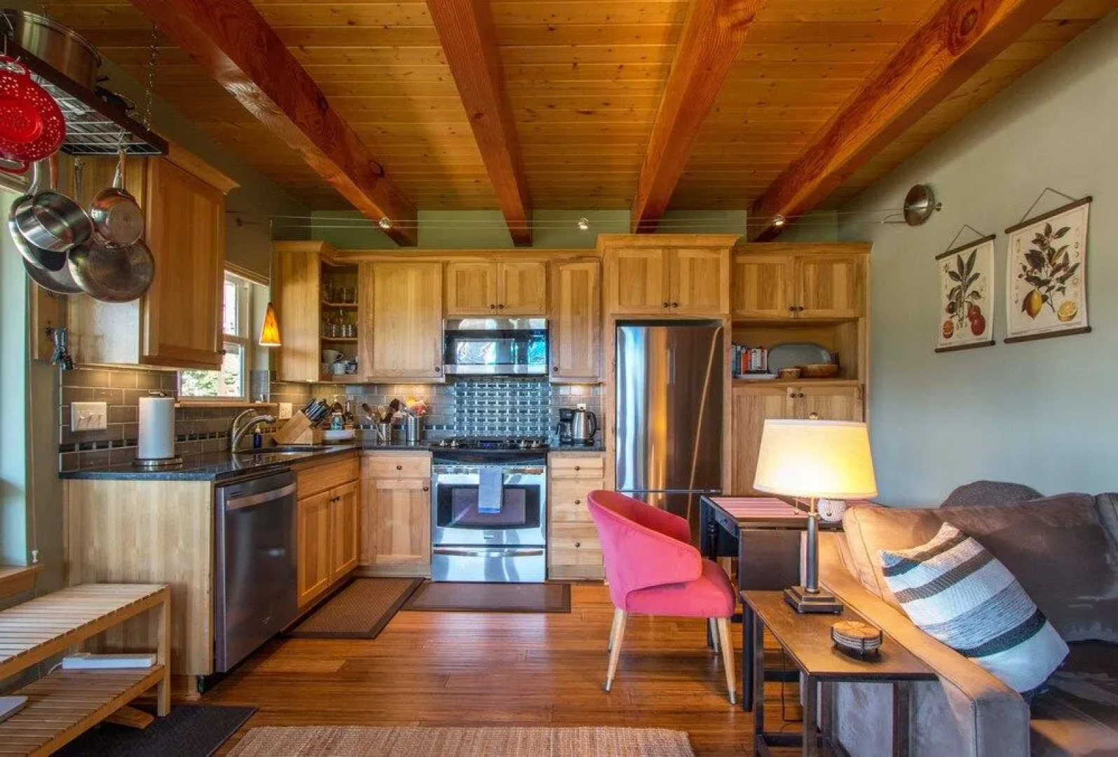 Venture Garden House 1 Bedroom Cottage by Redawning