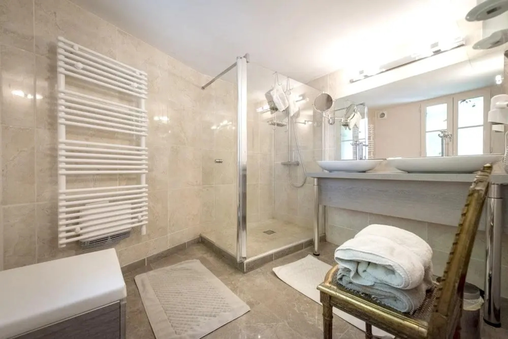 House With 2 Bedrooms in Gennes Val de Loire , With Enclosed Garden and Wifi