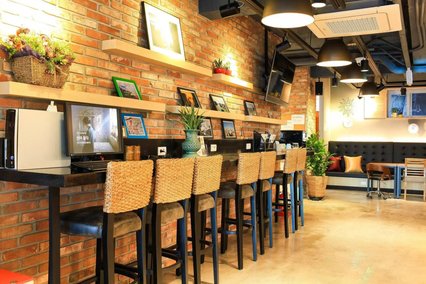 Sun and Moon Guest House - Hostel