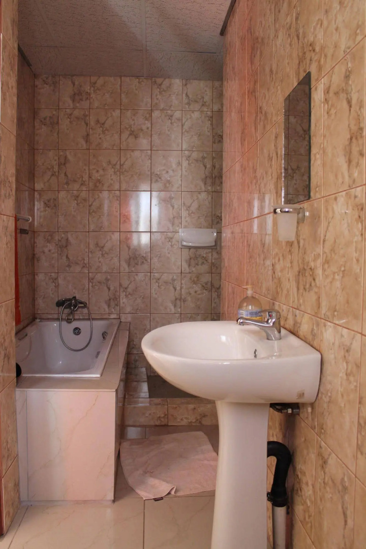 Mohlongwafatshe Guest House