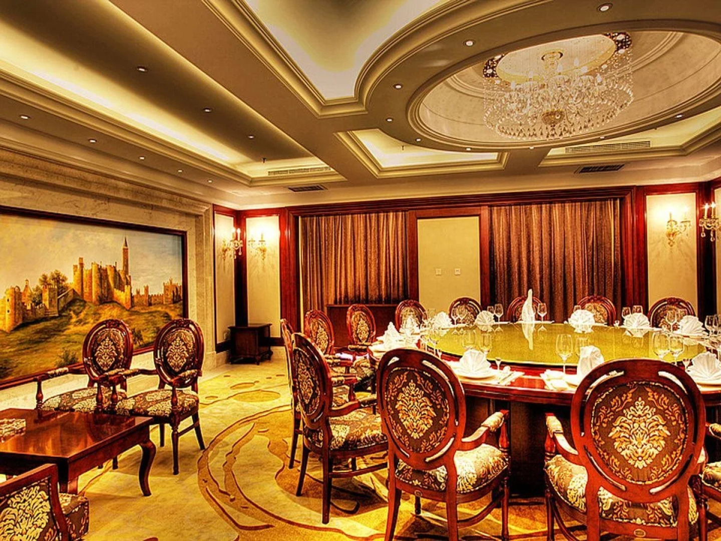 Longqi Jianguo Hotel