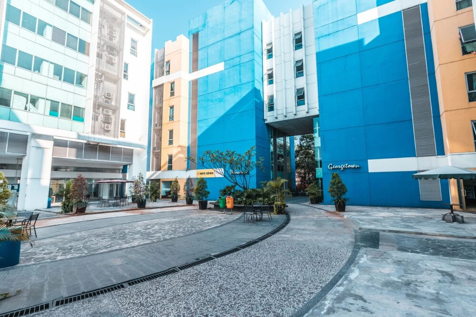 OYO Flagship 1170 The Habitat Karawaci