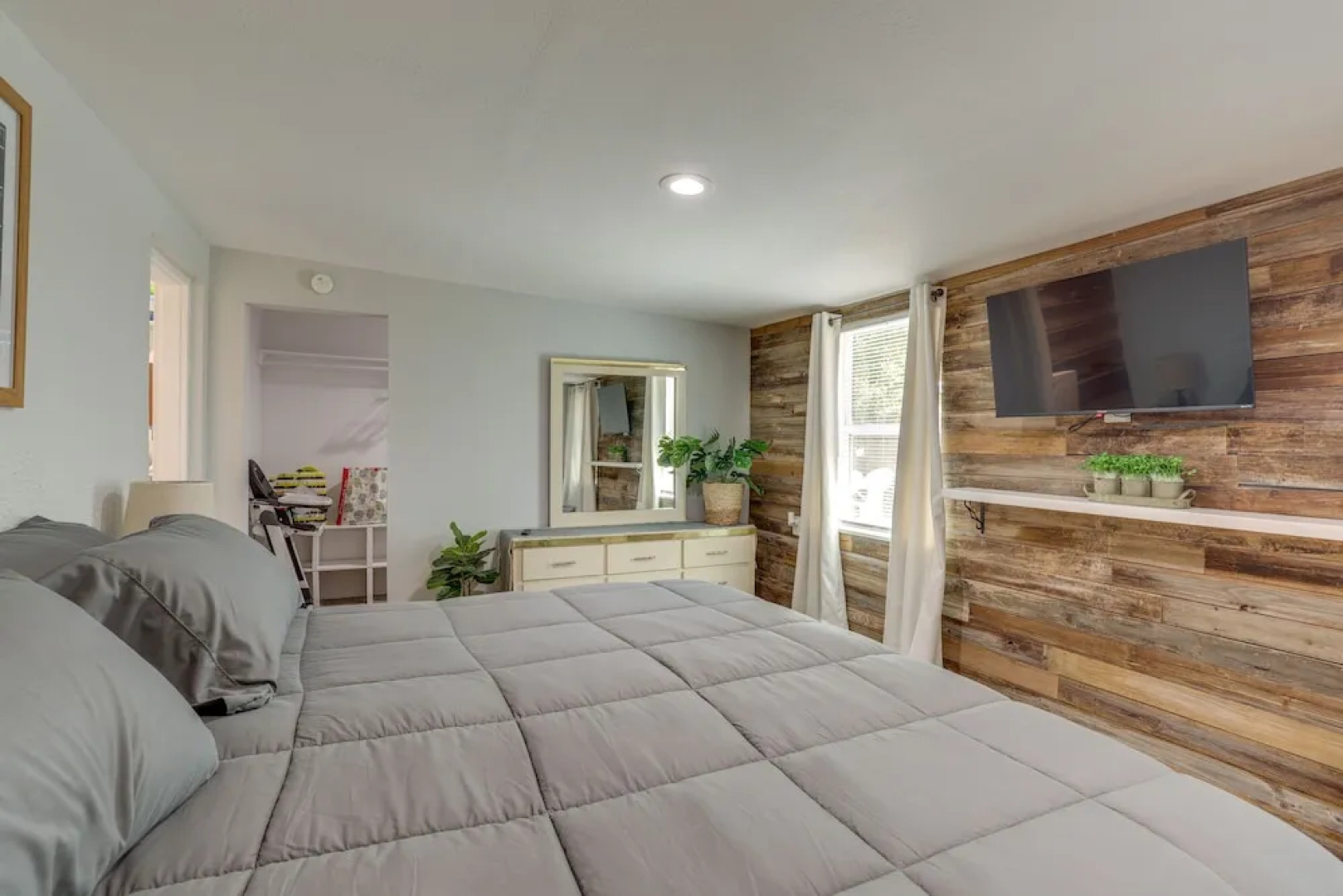 Pet-friendly Largo Escape w/ Fire Pit!