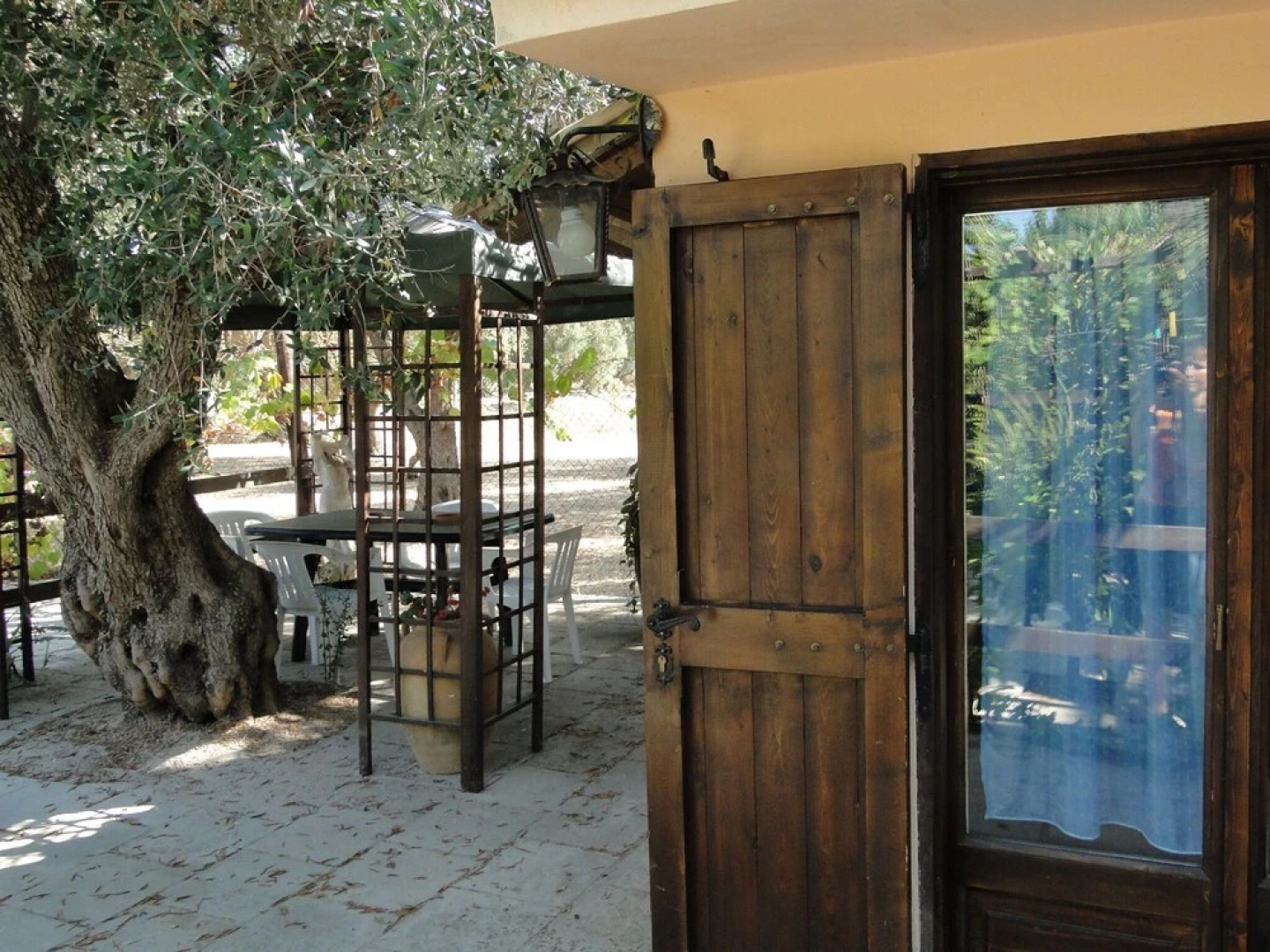 Secluded Holiday Home in Matino With Swimming Pool